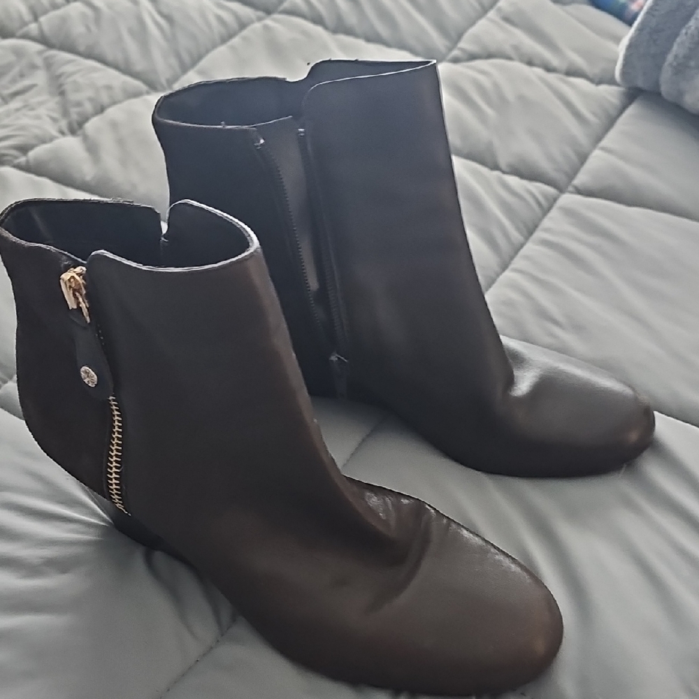 Isaac Mizrahi Black Ankle Booties